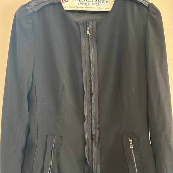 Suit - Picture 3 of 5